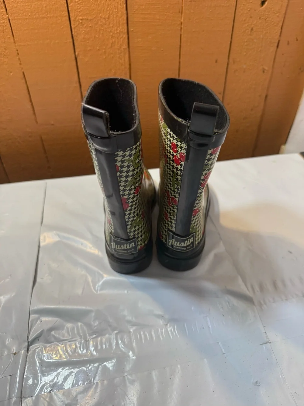 Austin Trading Co. rubber girls rain boots size 12C